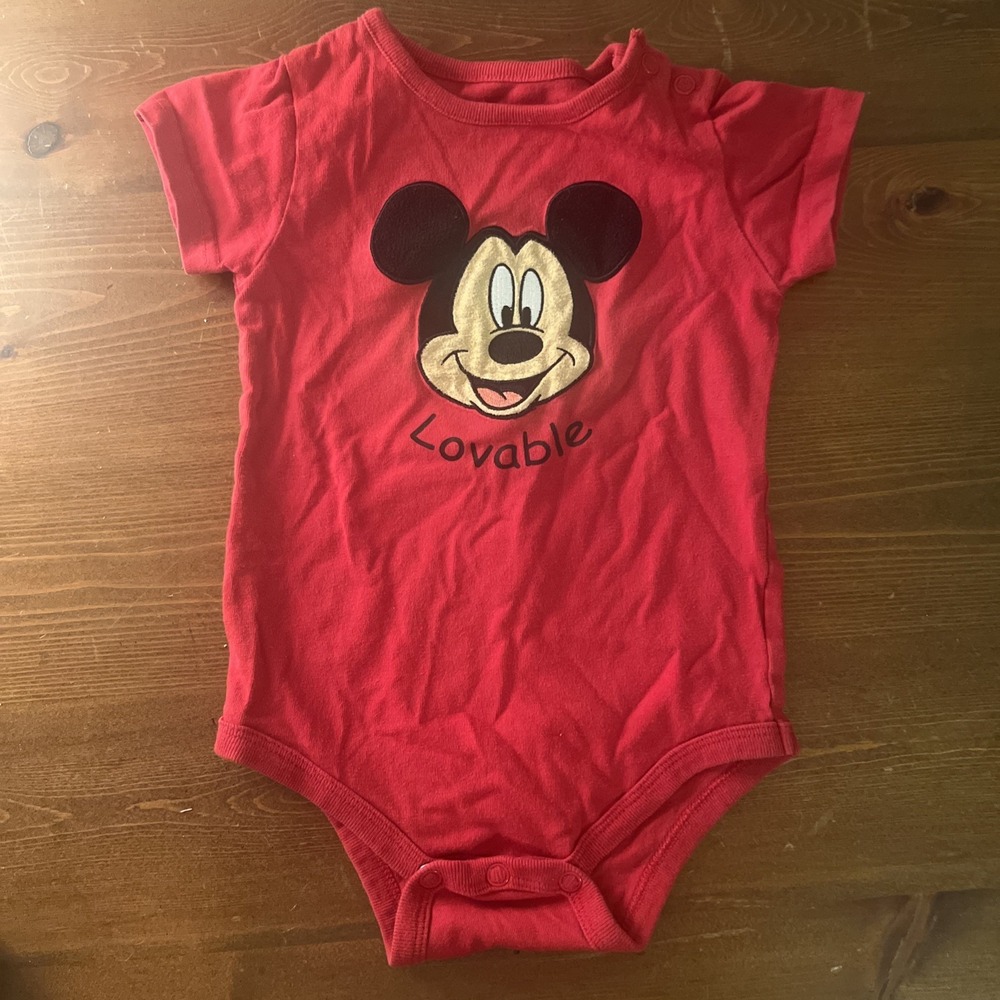 DISNEYLAND‎ PARKS RED MICKEY BODYSUIT LOVABLE SIZE 18 MO SNAPBOTTOM